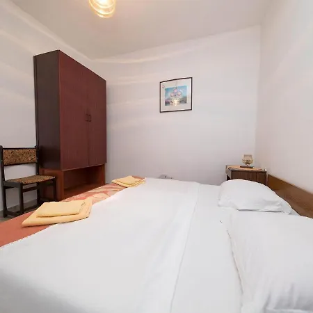 Apartment Biserka *